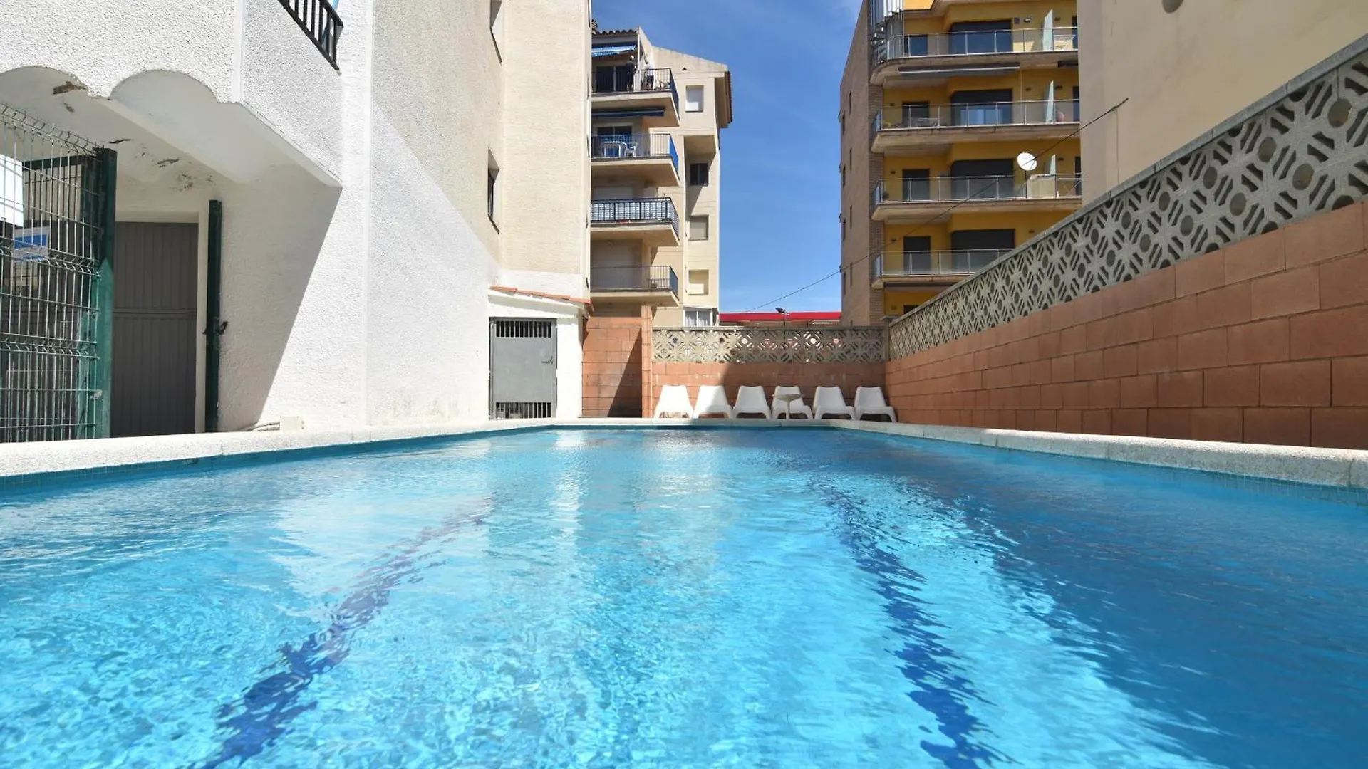 Rnet - Mta Apartaments A2 Roses Apartment